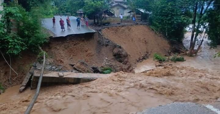 Banjir Terjang Wisata Lawe Sikap Aceh Tenggara, Jembatan Penghubung Ambruk