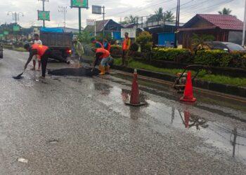 Hotmix Disiram Atas Air, Pitching Aspal Jalan Nasional di Agara Diduga Asal-Asalan