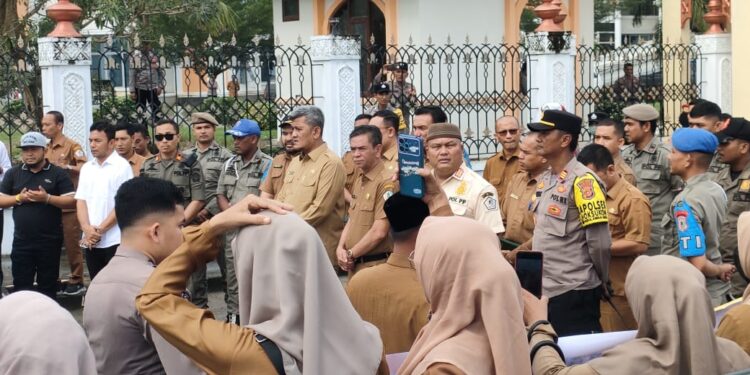 Tiga Peleton Dalmas untuk Amankan Aksi Unjuk Rasa Tenaga Honorer di Aceh Utara