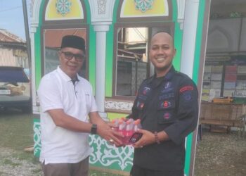 Melalui Kapus, Kadis Kesehatan Aceh Utara Serahkan Peket di Pos Ketupat Pelayanan Lebaran 1446 Hijriyah