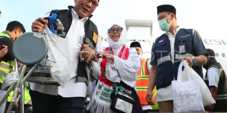 392 Haji Asal Aceh Kloter Pertama Tiba di Tanah Air