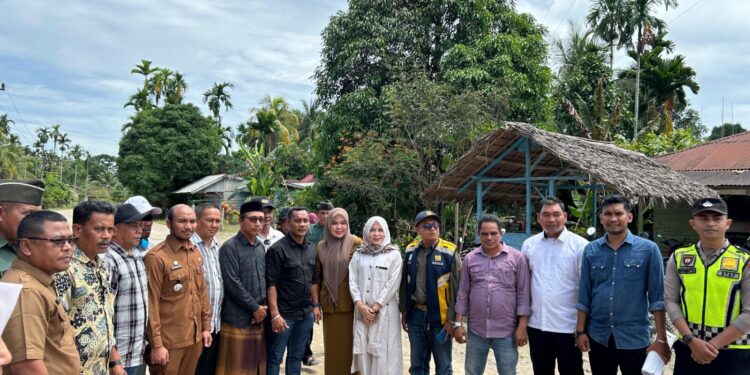 Bunda Salma, Tinjau Jalan Rusak di Paya Bakong