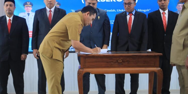 Lantik Direksi dan Dewan Komisaris PTPL, Wali Kota Lhokseumawe Tegaskan Rekrutmen Bersih dan Dorong Kebangkitan Bisnis