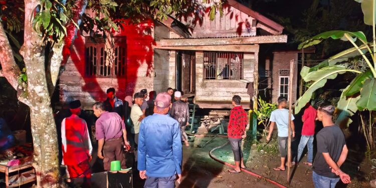 Kebakaran di Tanah Luas, Rumah Warga Tua Nyaris Ludes