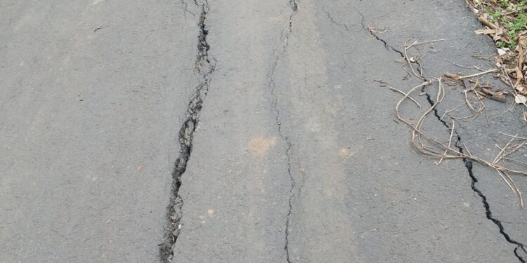 Setahun Diperbaiki, Jalan Menuju Gedung Diklat Lhokseumawe Kembali Rusak Parah