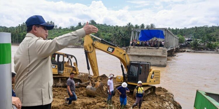 Presiden Prabowo Tinjau Perbaikan Jembatan dan Pastikan Pangan Aman di Aceh