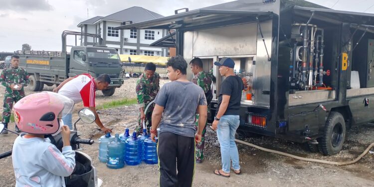 TNI AD Kerahkan Mobil RO ke Bireuen dan Pidie, Pasokan Air Bersih untuk Korban Banjir Dipastikan Aman