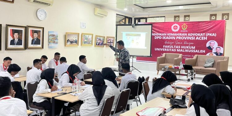 Dr. Hadi Iskandar Bekali Teknik Beracara TUN Untuk Calon Advokat IKADIN