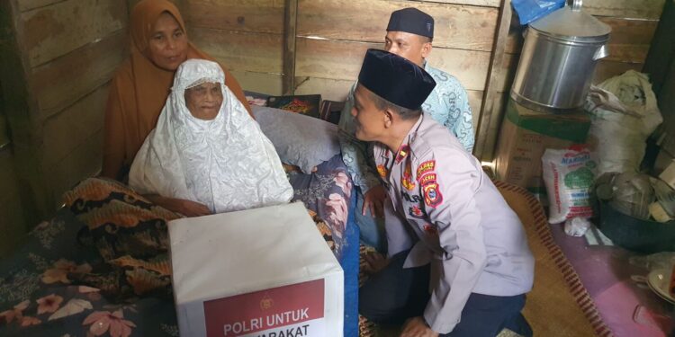 Polsek Tanah Luas Hadirkan Harapan: Santunan Dhuafa di Blang Jruen Penuh Haru