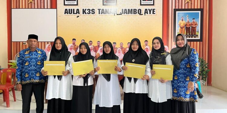 Serahkan SK PPPK paruh waktu,Ketua K3S Tanah Jambo Aye Tekankan Disiplin Dan Tanggung Jawab