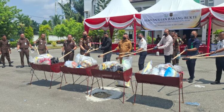 Kejari Aceh Utara Musnahkan Ribuan Gram Narkoba dan Barang Ilegal lainnya
