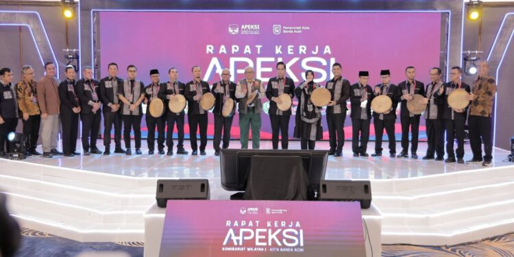 Perkuat Sinergi Kawasan, Wali Kota Lhokseumawe Hadiri Raker Komwil I APEKSI