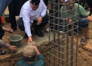 Bupati Aceh Utara Letakkan Batu Pertama Pembangunan Masjid Babul Falah di Kuta Makmur