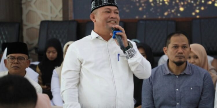 Ayahwa Ajak Imum Gampong Perkuat Ibadah dan Salat Berjamaah, Serahkan Kendaraan Operasional