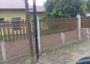 Pagar Gudang Bulog Lhokseumawe Diduga Gunakan Besi Bekas, Kepala Bulog Bungkam
